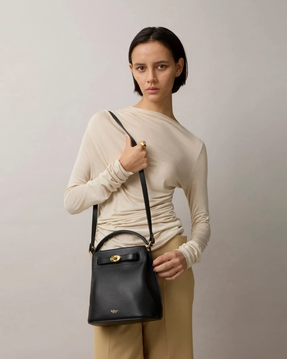 Islington Bucket SCG Black