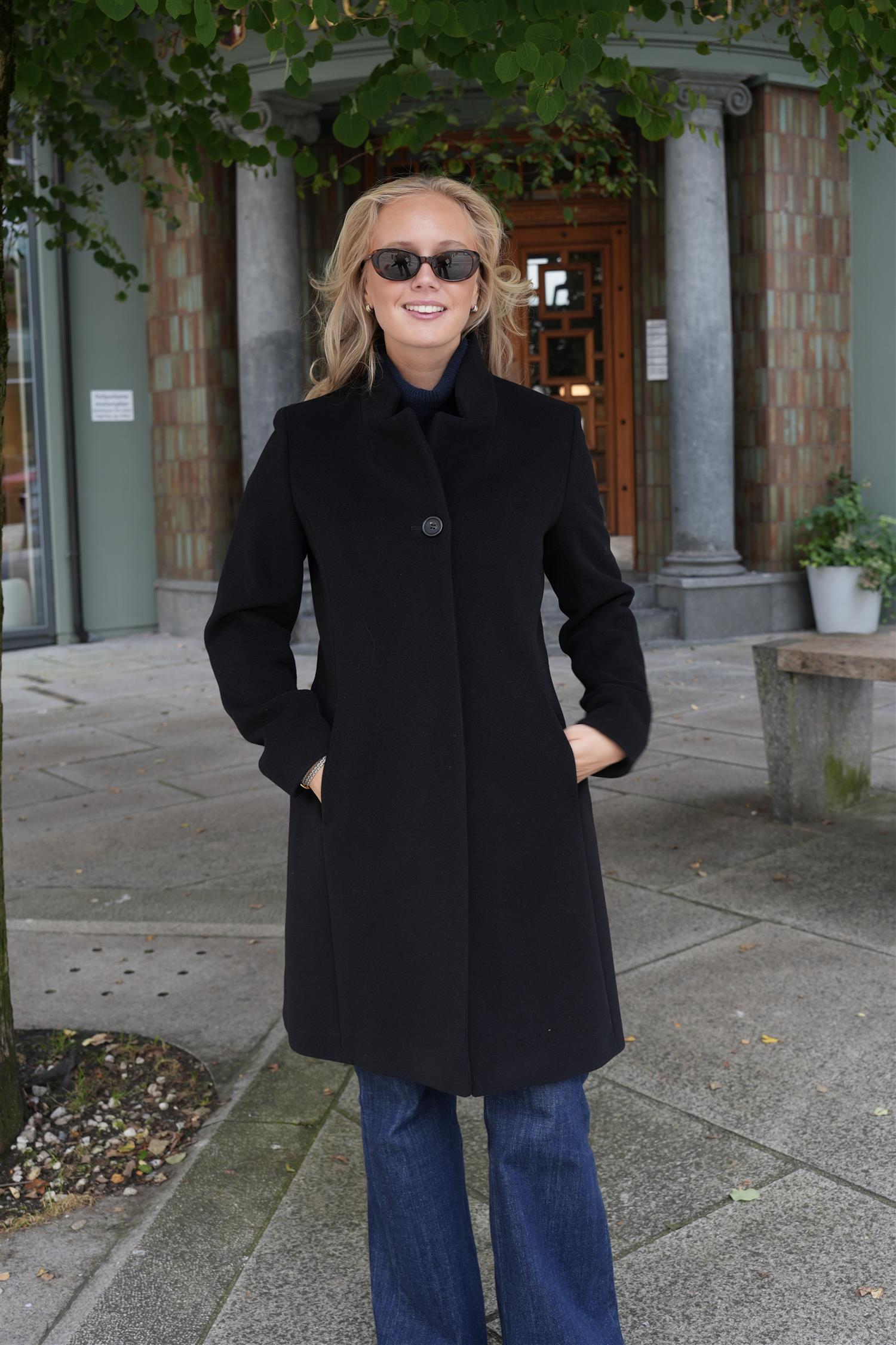 Classic Coat – Black