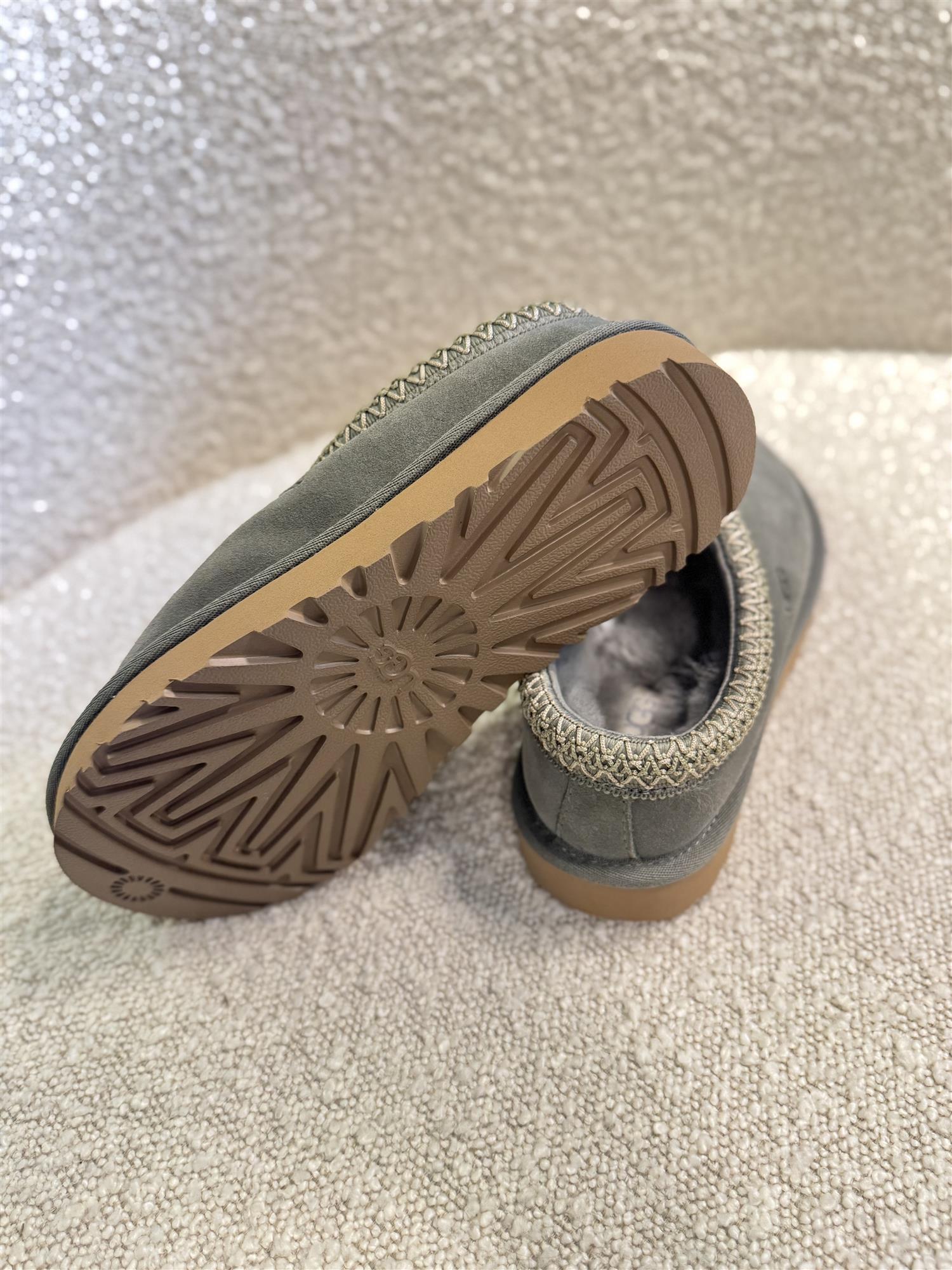 W Tasman - Moss Green