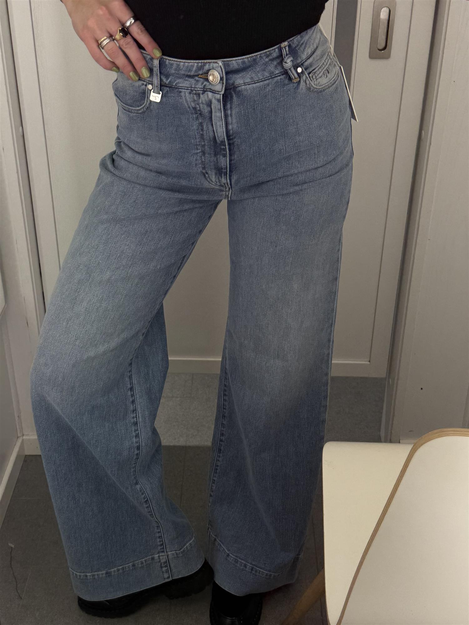 Viola Denim Bleach