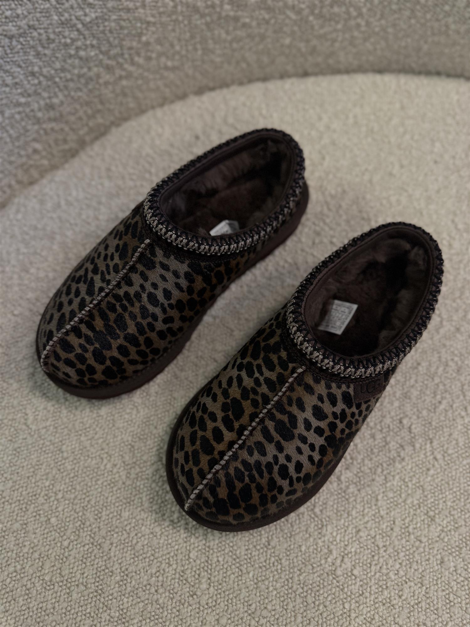 W Tasman Caspian Burnt Cedar