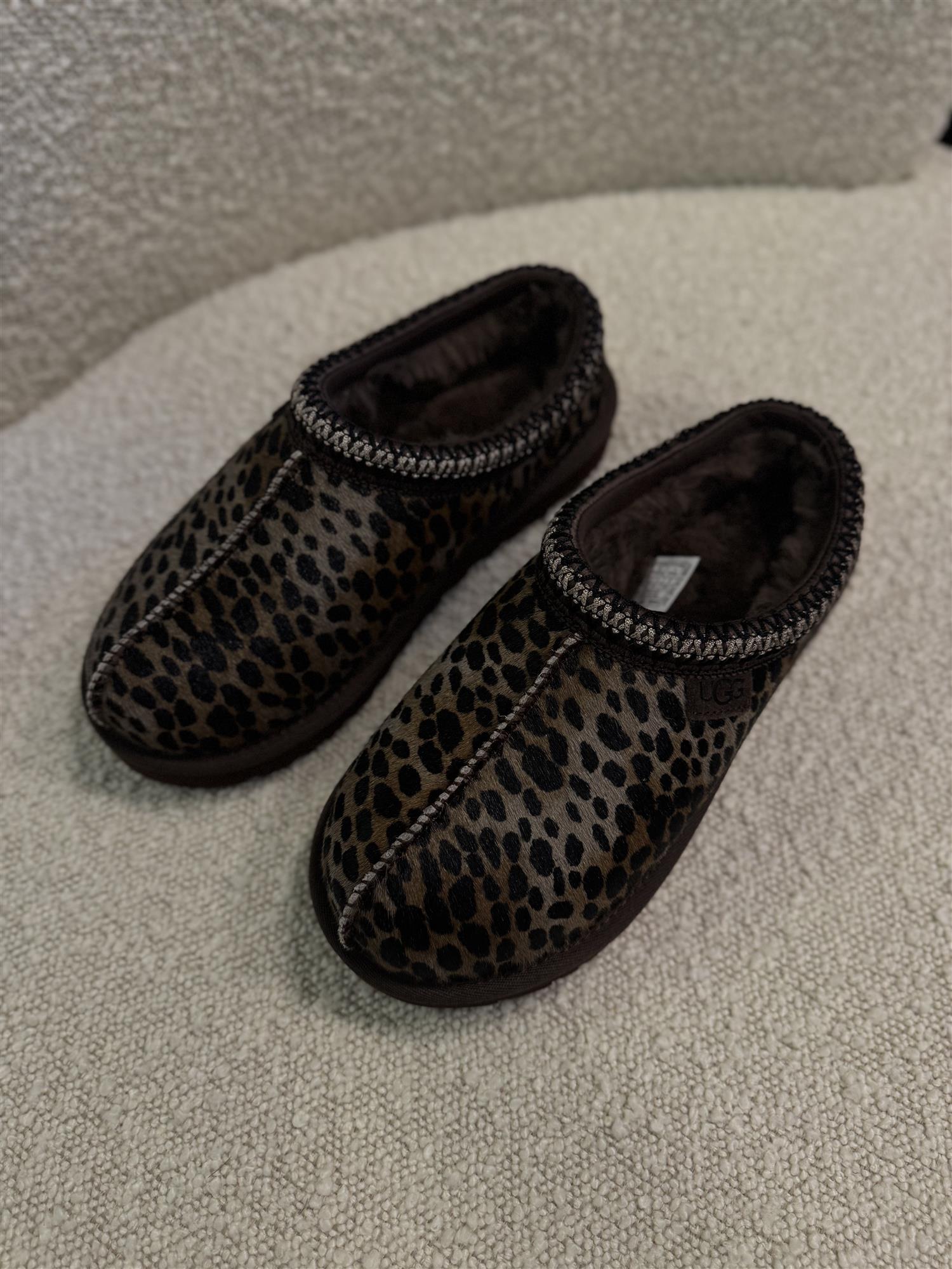 W Tasman Caspian Burnt Cedar