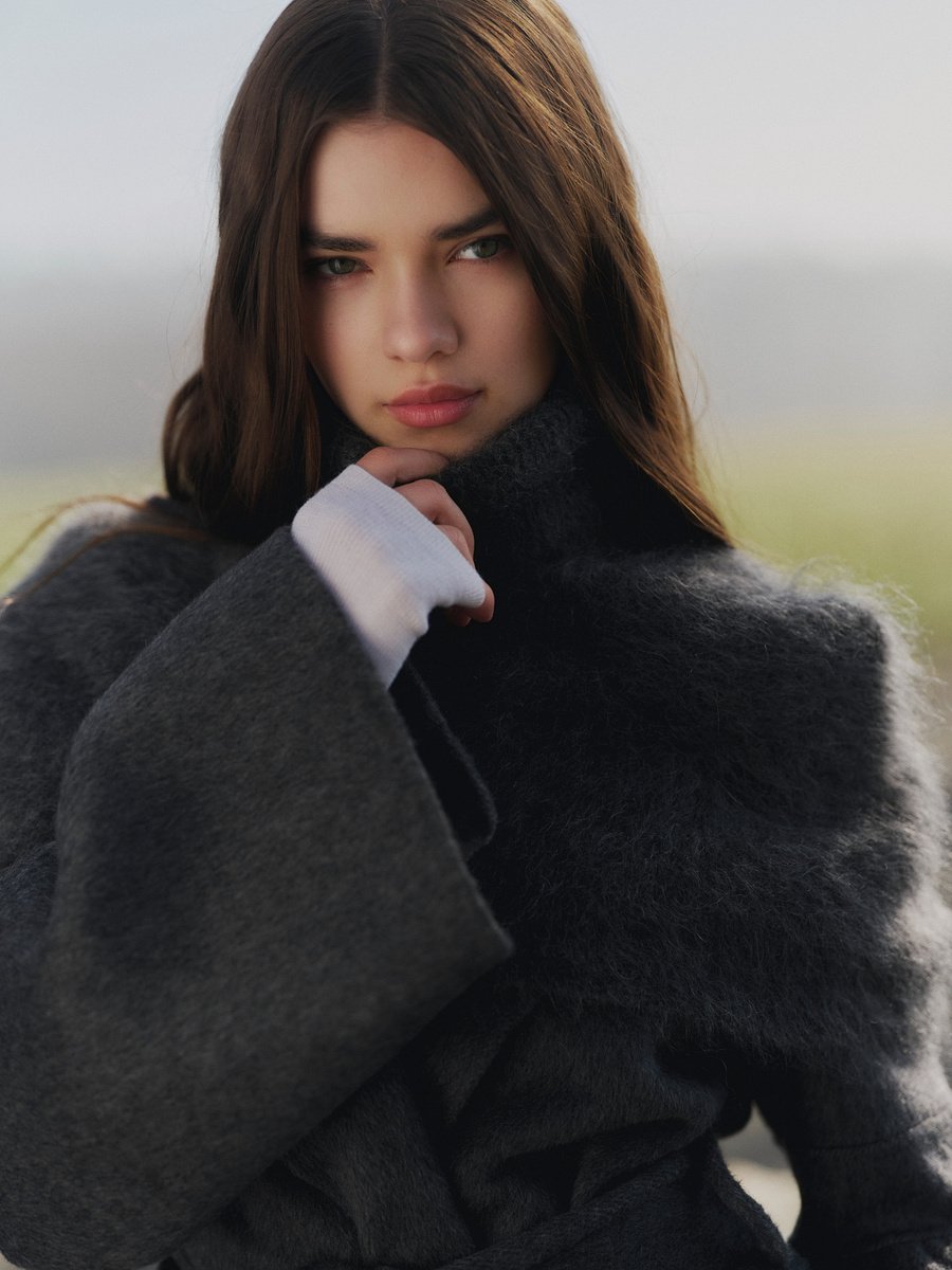 Sylvia Chunky Neck Charcoal