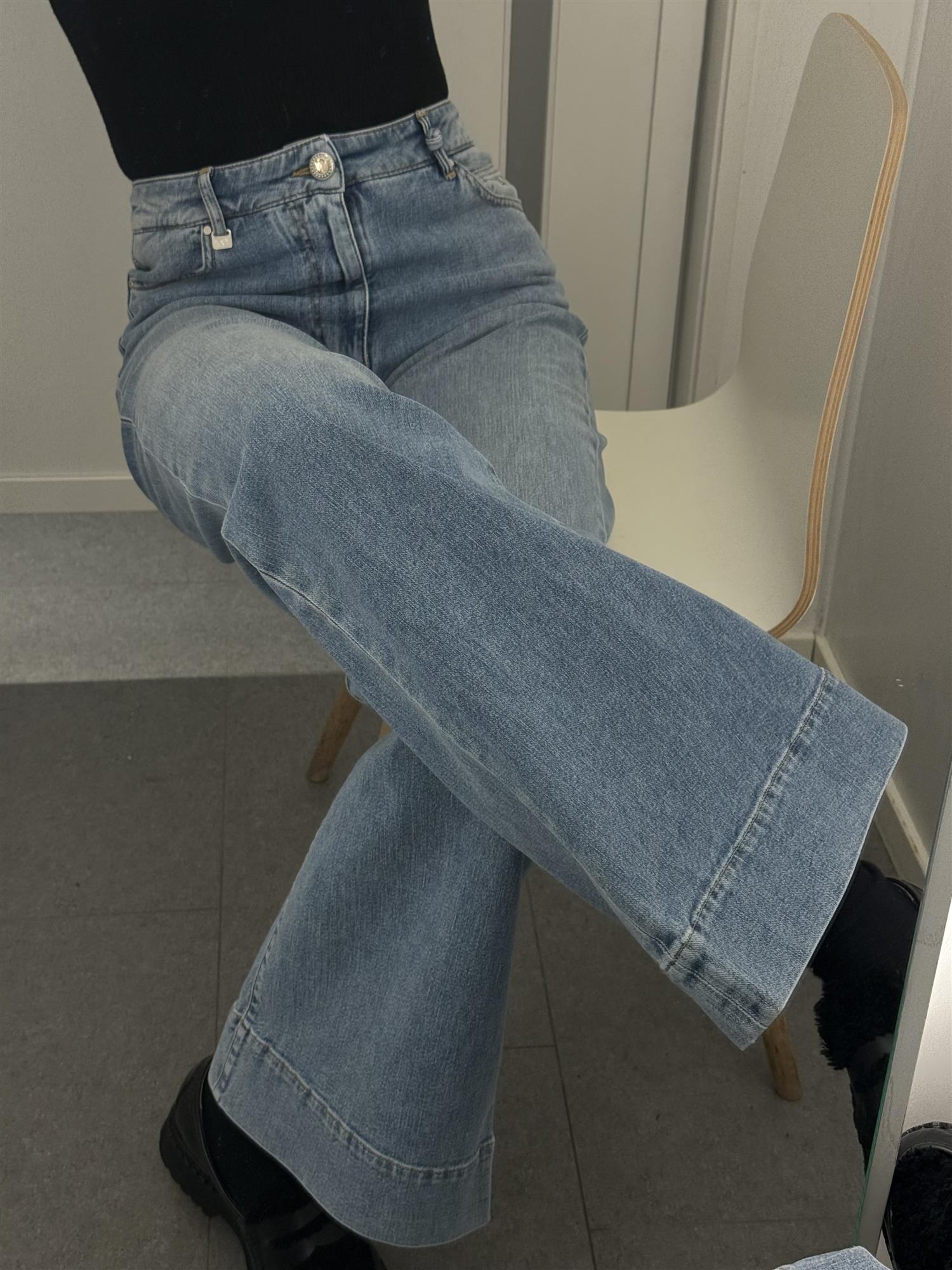 Viola Denim Bleach