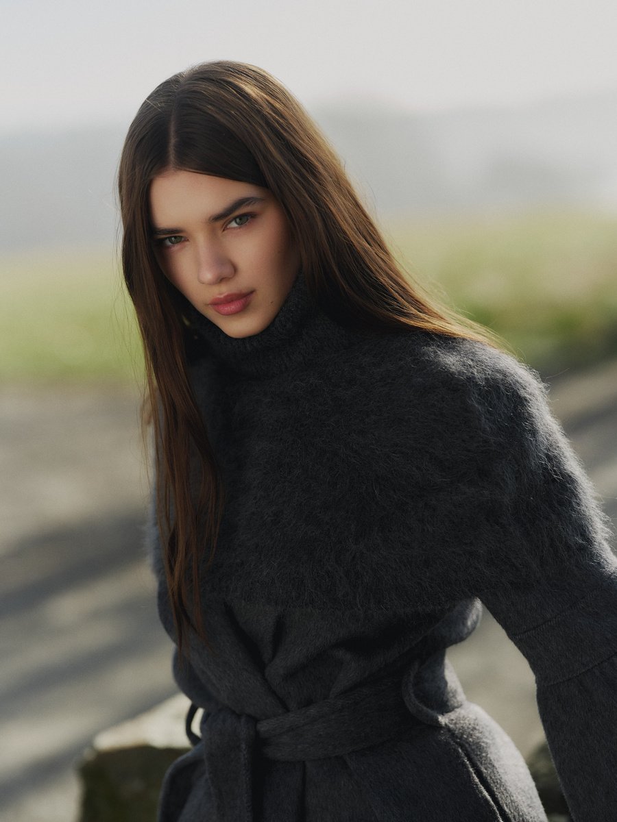 Sylvia Chunky Neck Charcoal