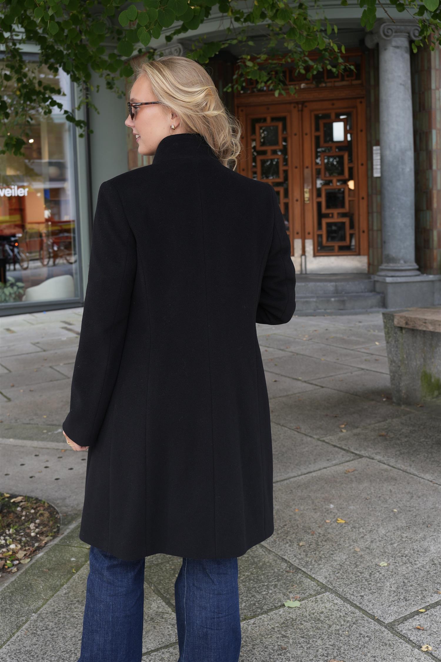 Classic Coat – Black