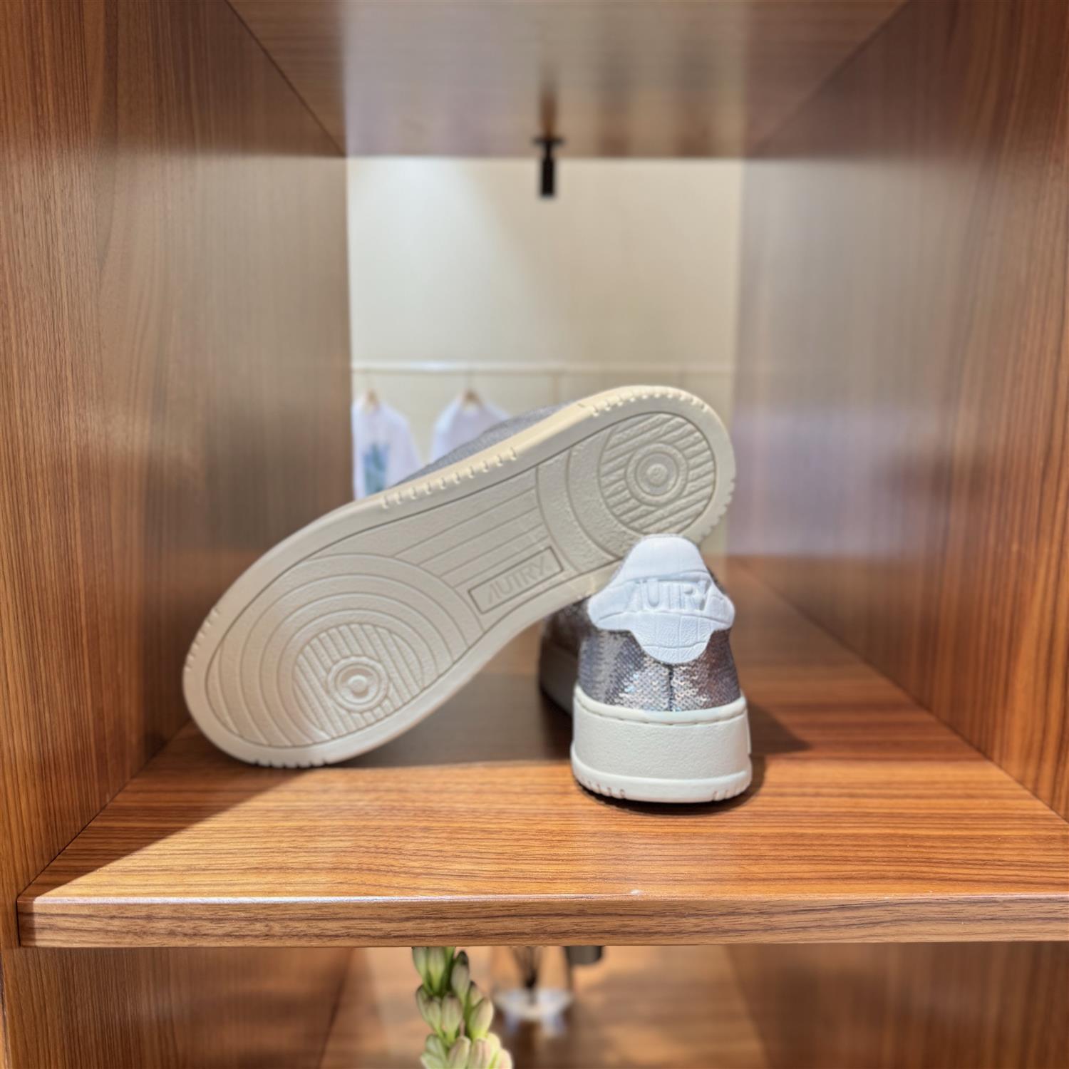 Dallas Low Woman Silver