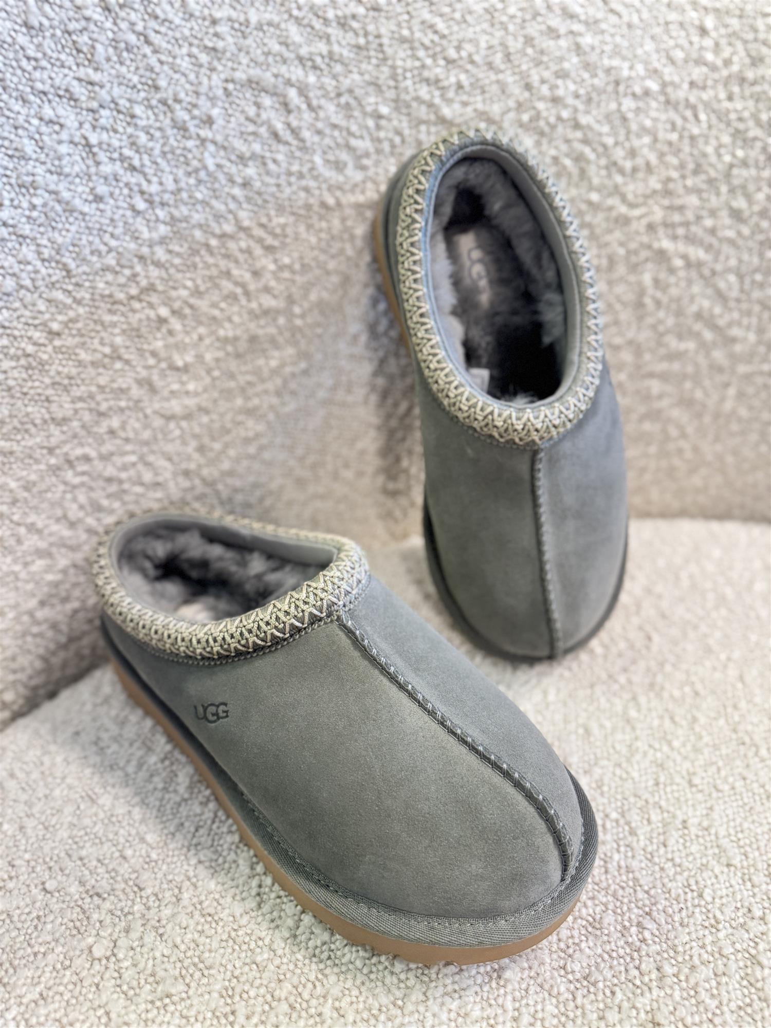 W Tasman - Moss Green