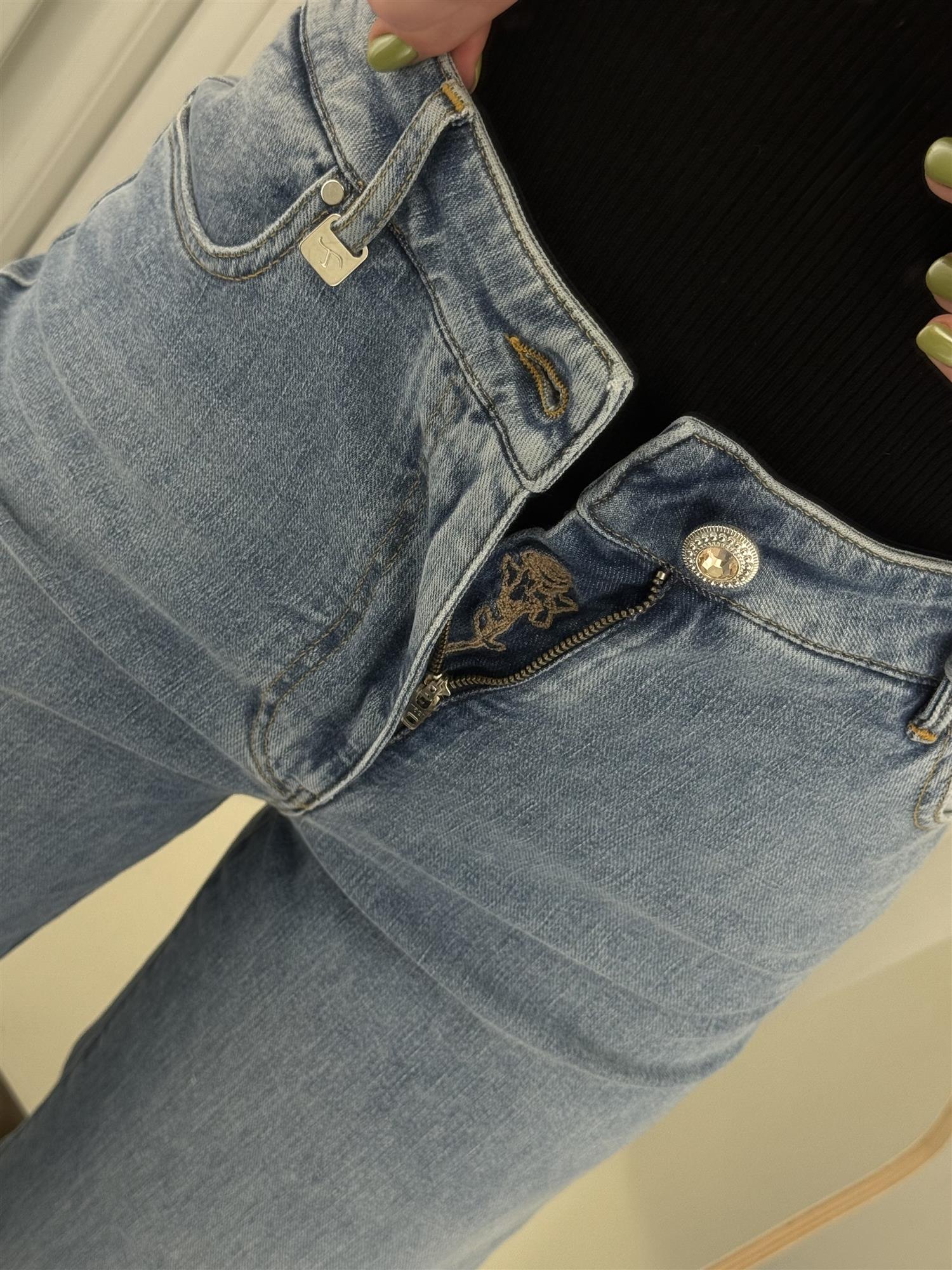 Viola Denim Bleach