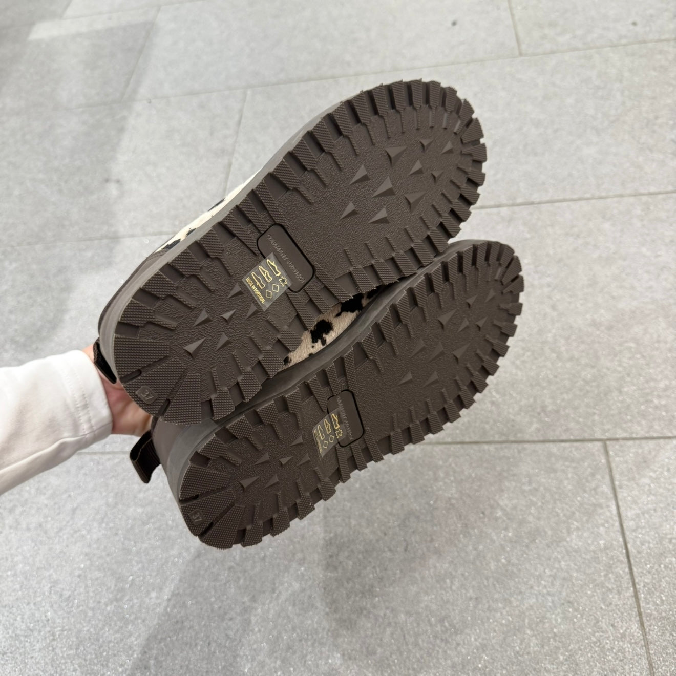 Dune Low - Hairy Cow Leather