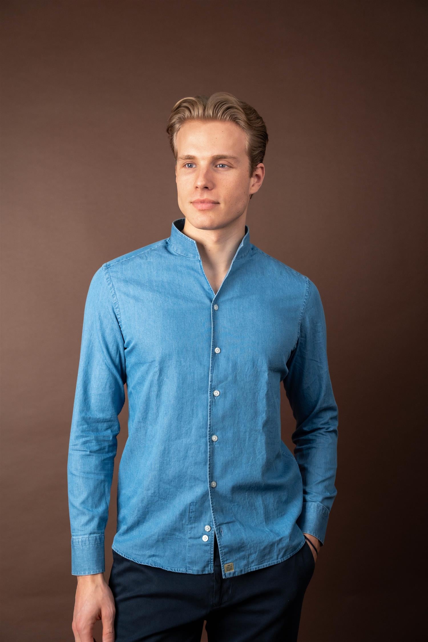 No collar - Light Denim