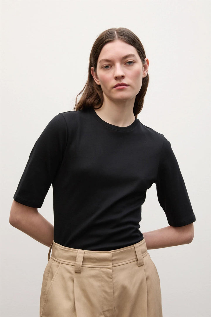 Marianne Tee Black