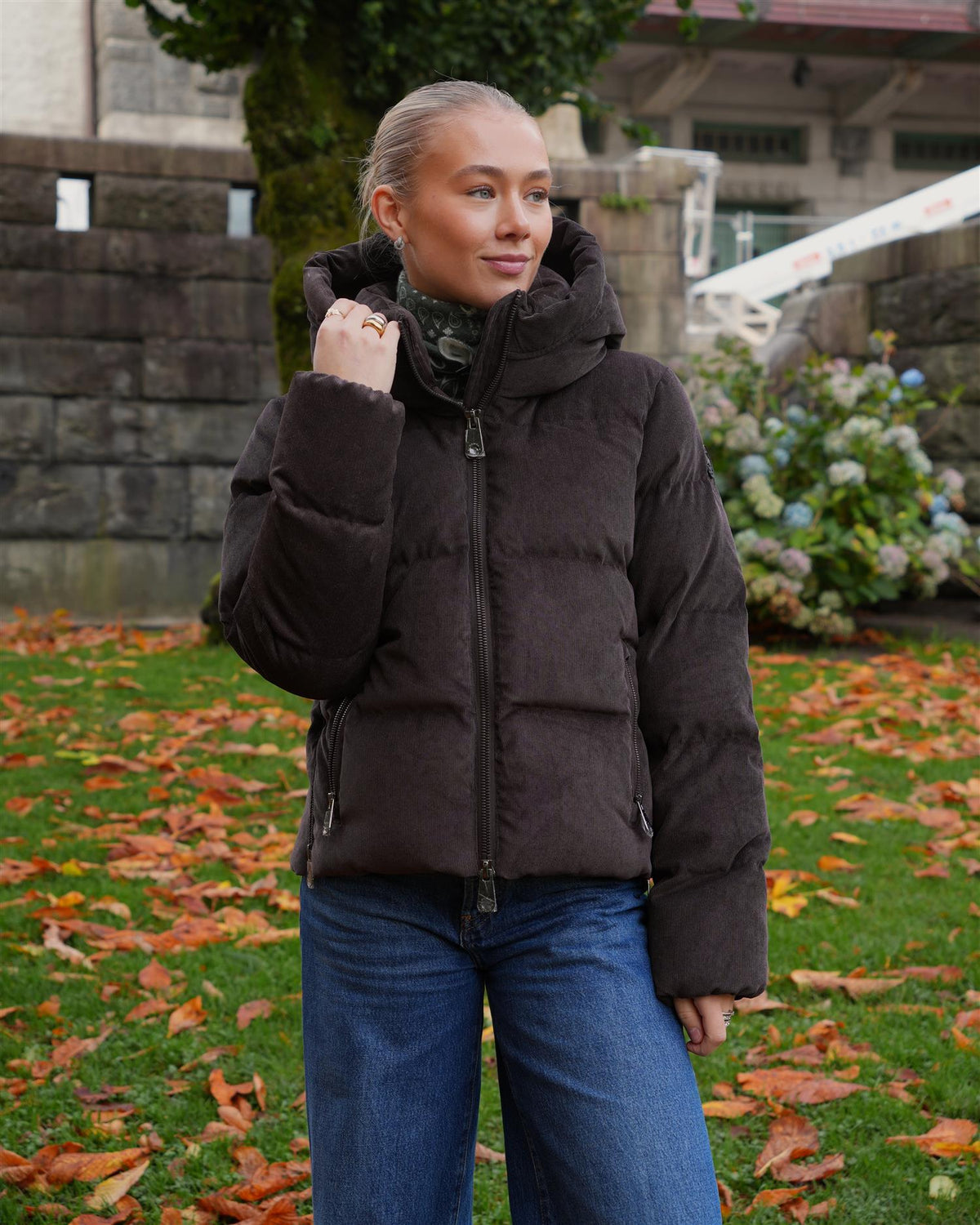 Val Cenis Short Cord Jacket – Dark Brown
