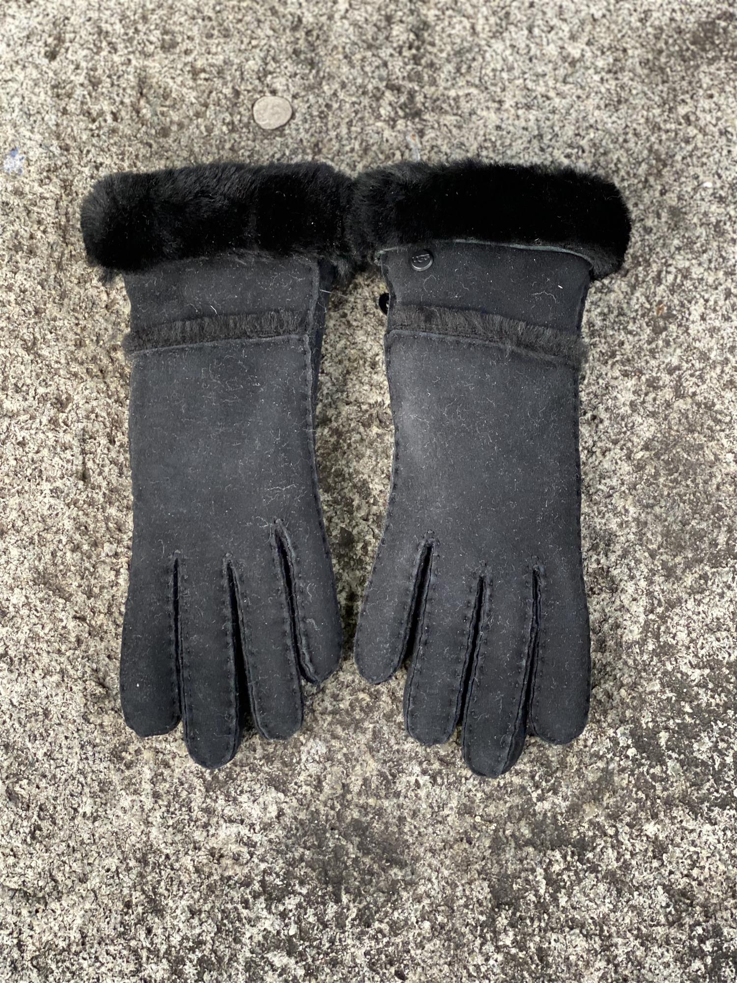 Seamed Tech Glove