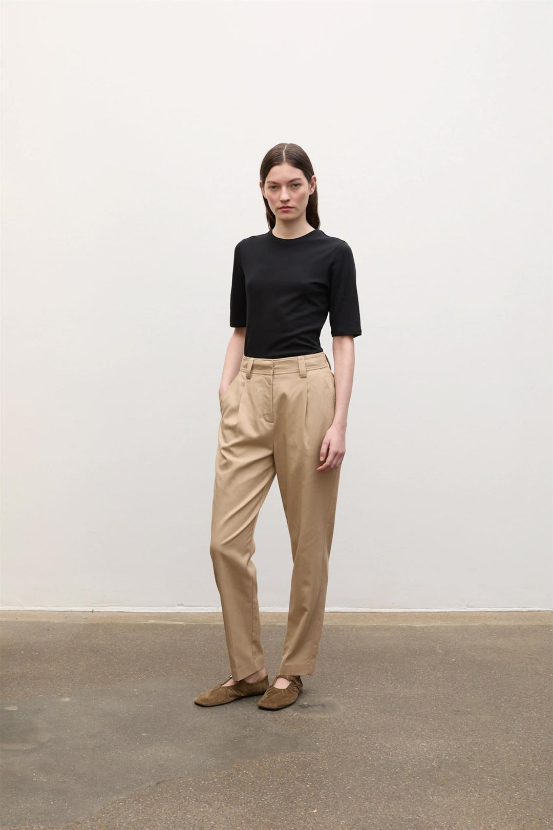 Marianne Tee Black
