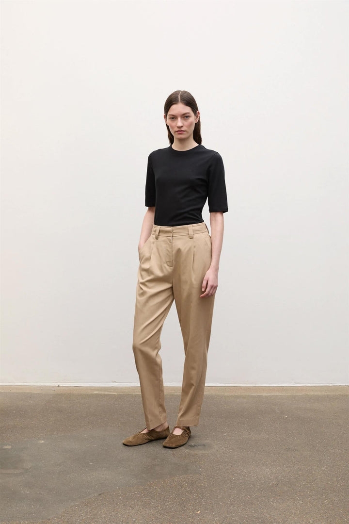 Marianne Tee Black