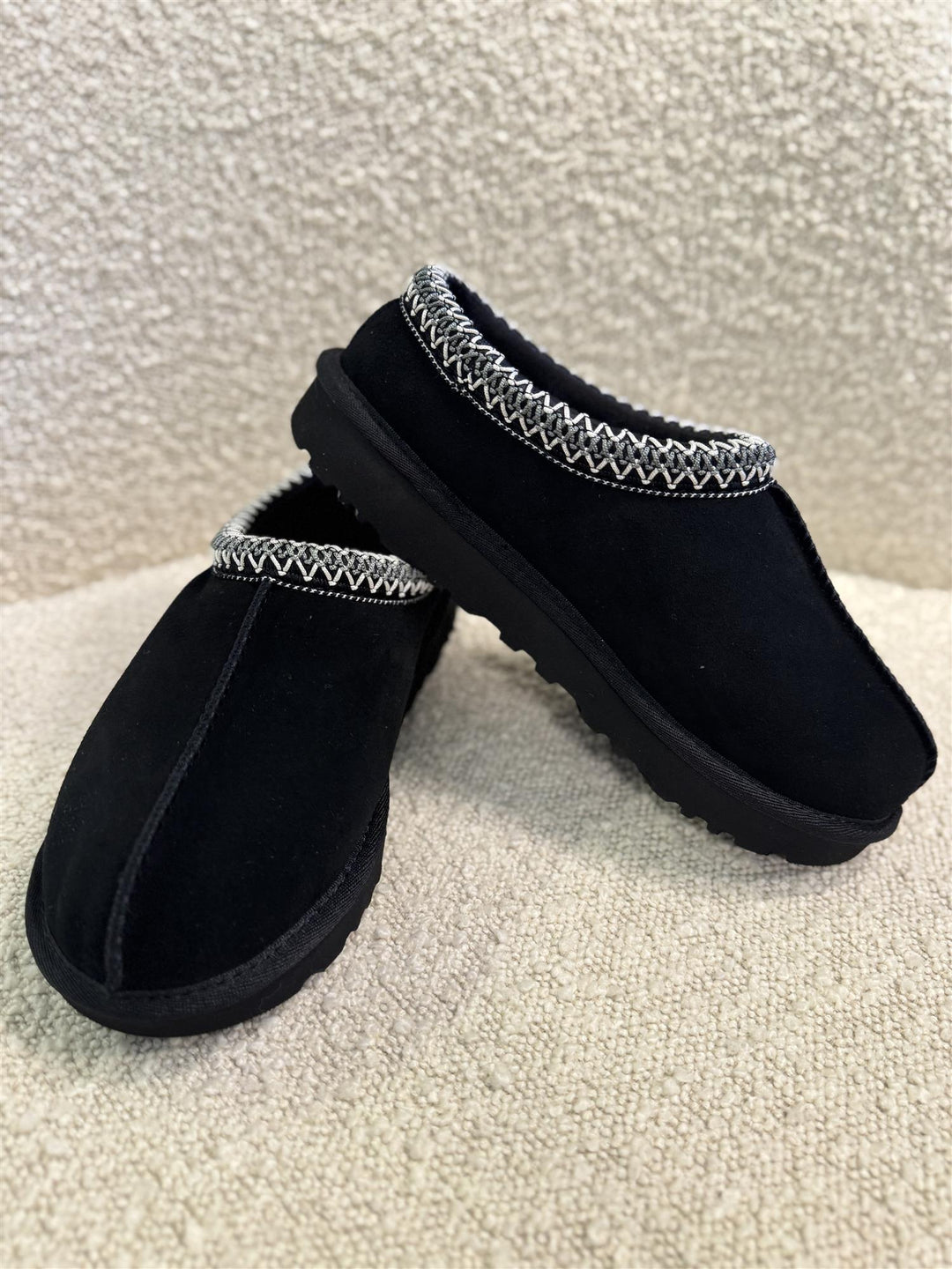 W Tasman Black