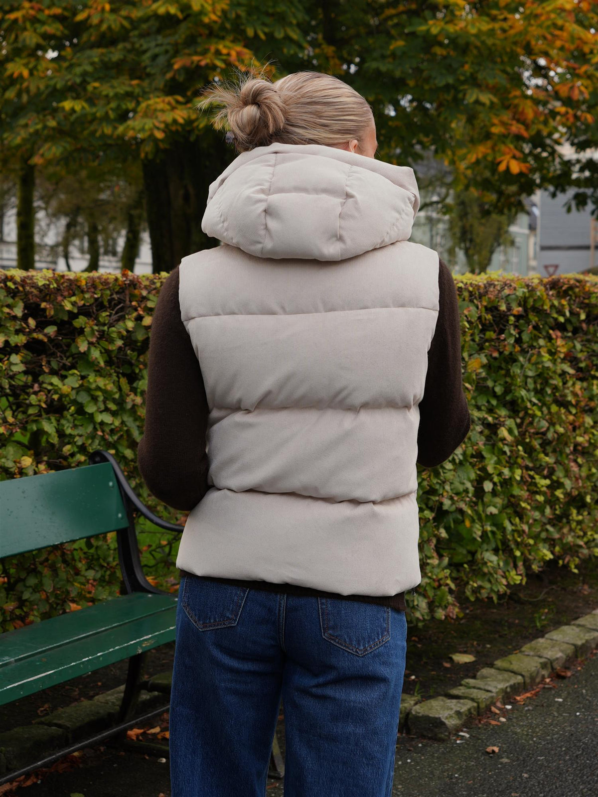 Val Cenis Short Vest Cord – Sand