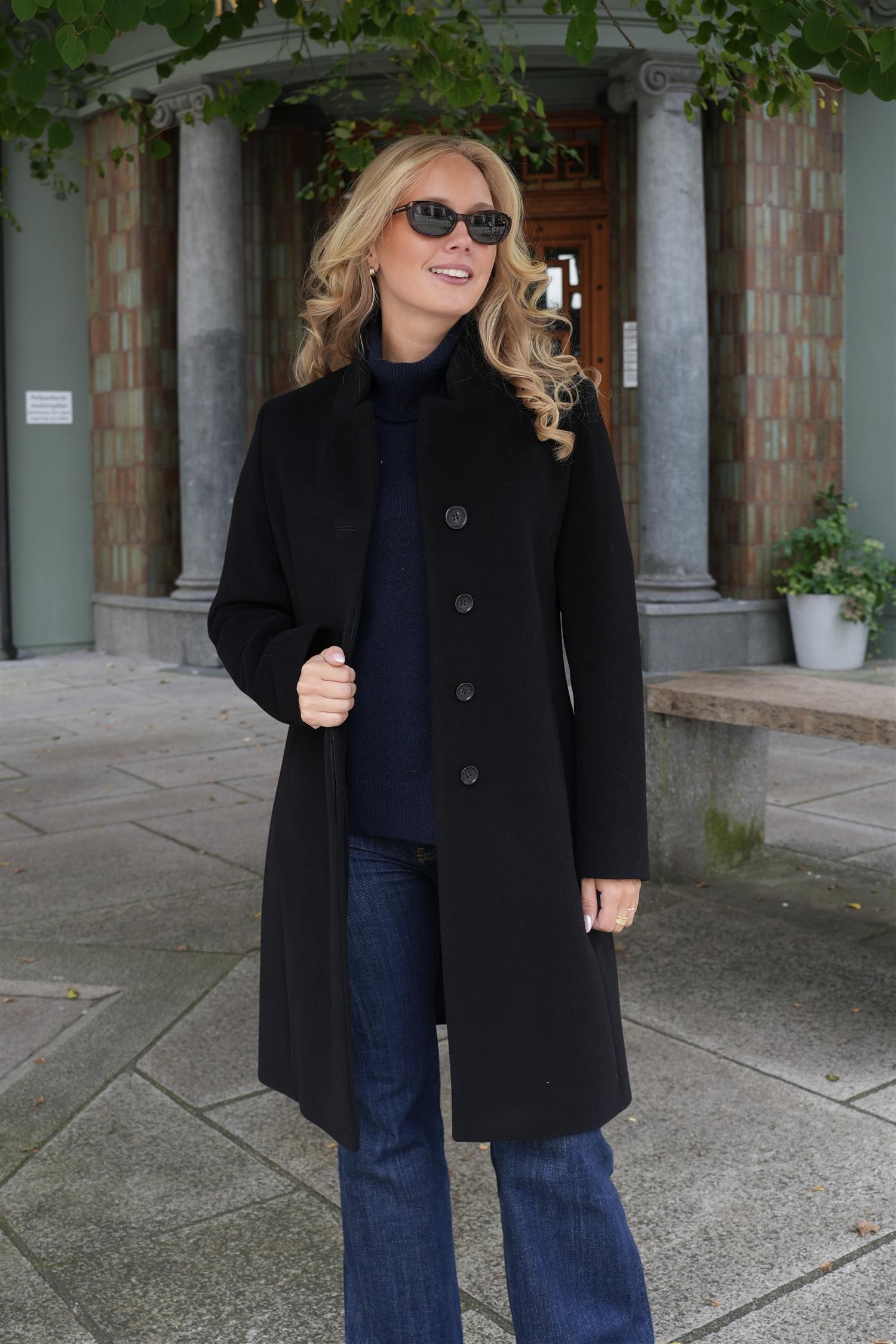 Classic Coat – Black
