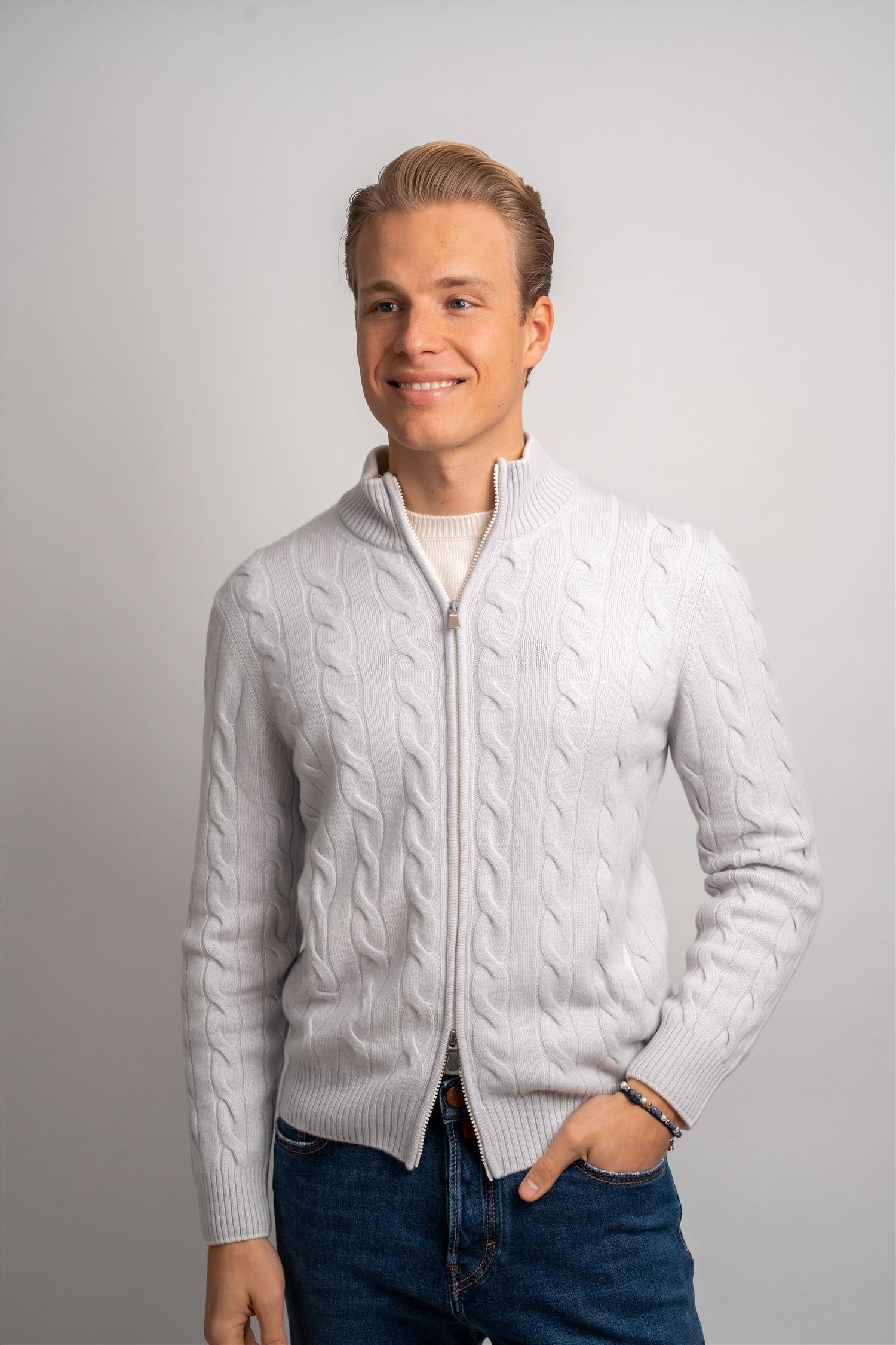 Cable Knitted Cashmere - Grey