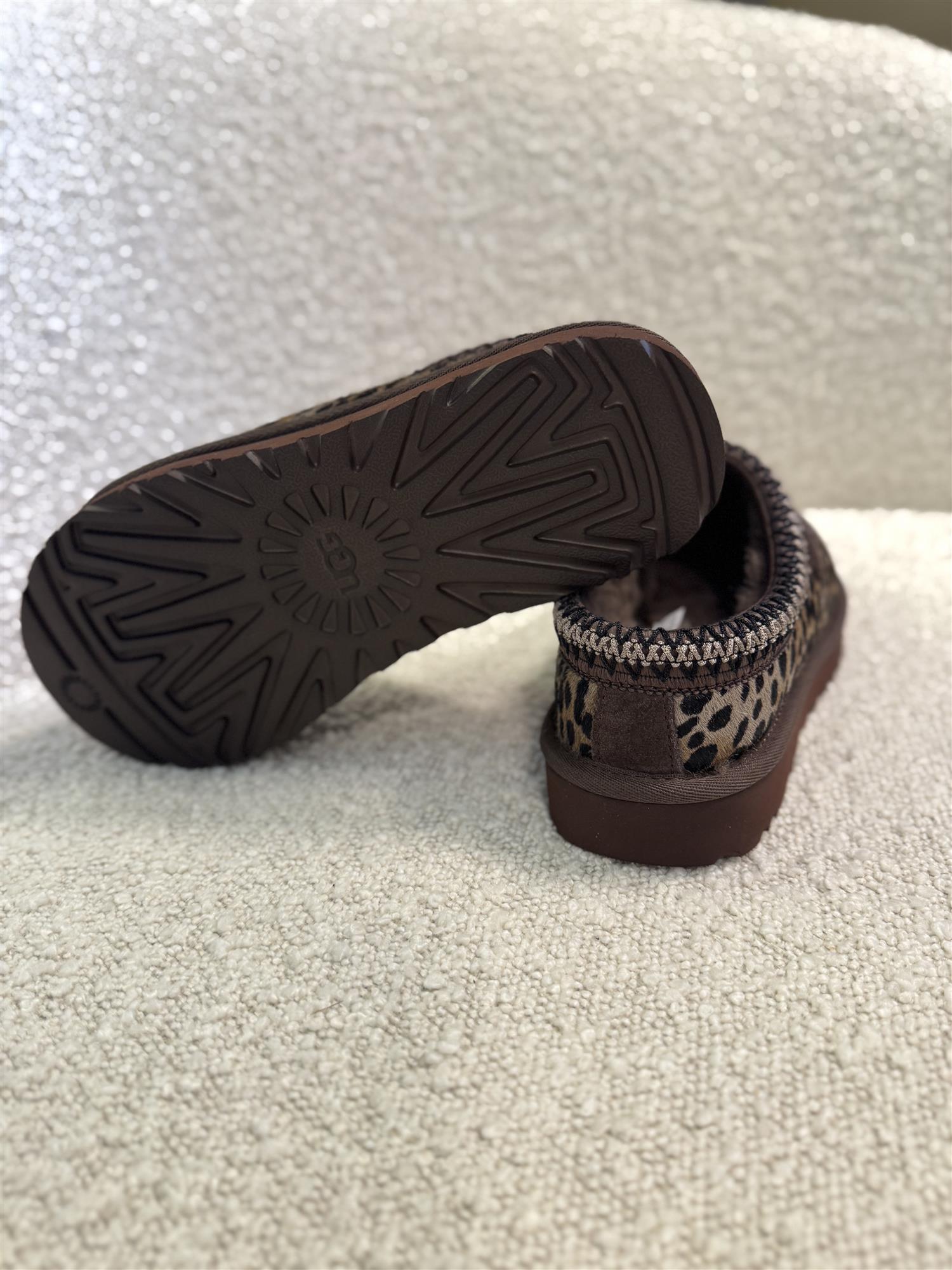 W Tasman Caspian Burnt Cedar