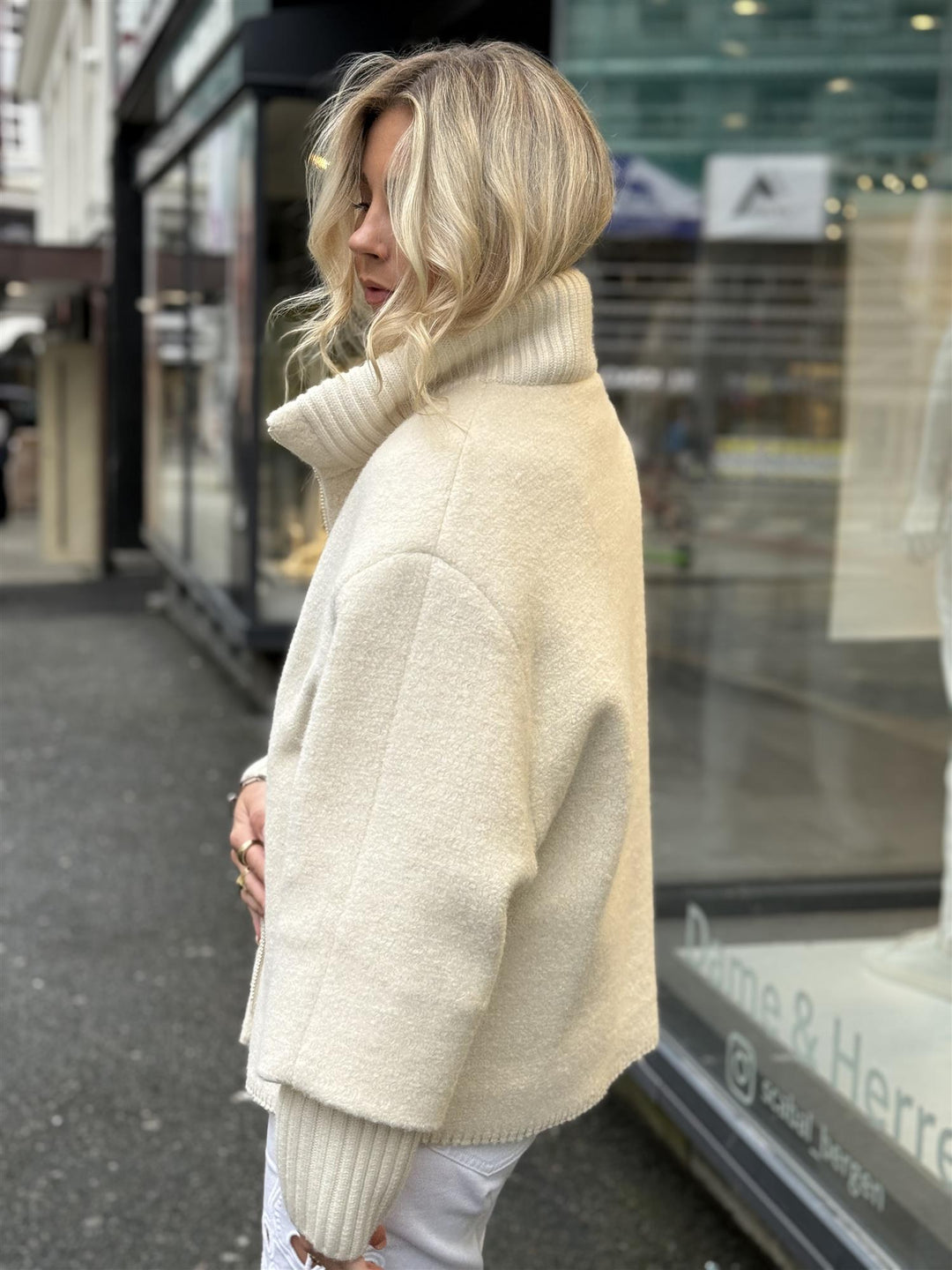 Short oversized white wool coat with knitted details