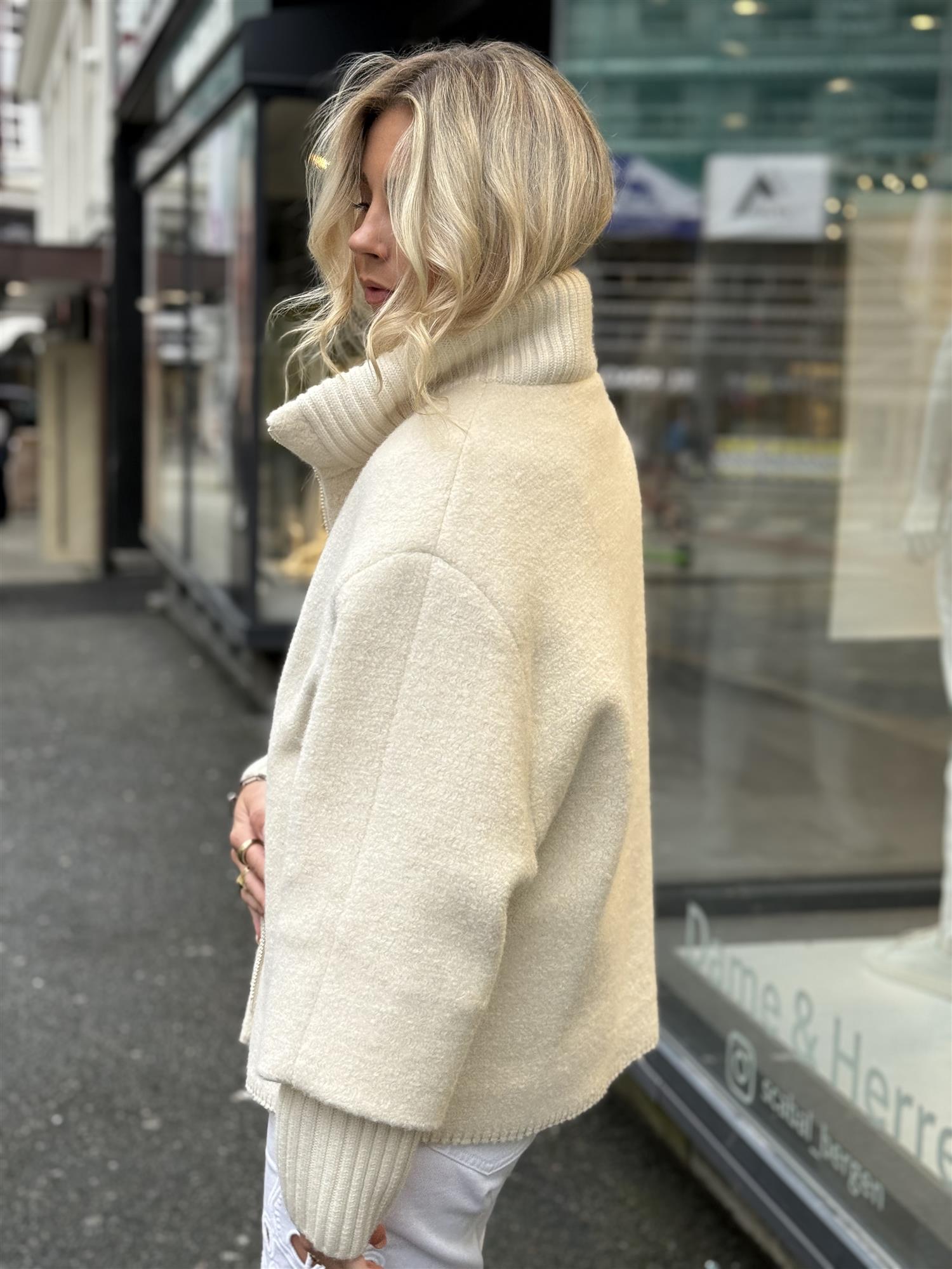 Short oversized white wool coat with knitted details