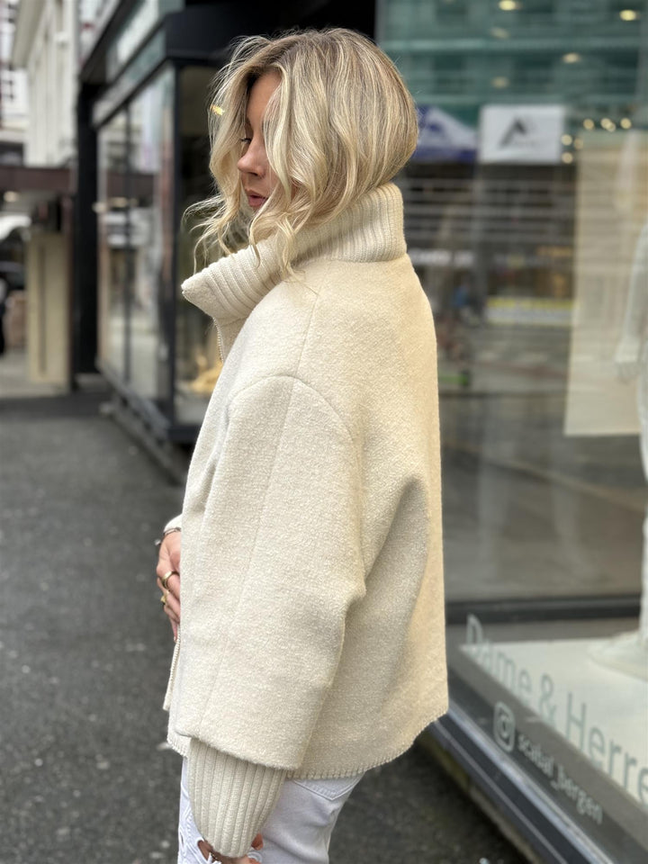 Short oversized white wool coat with knitted details