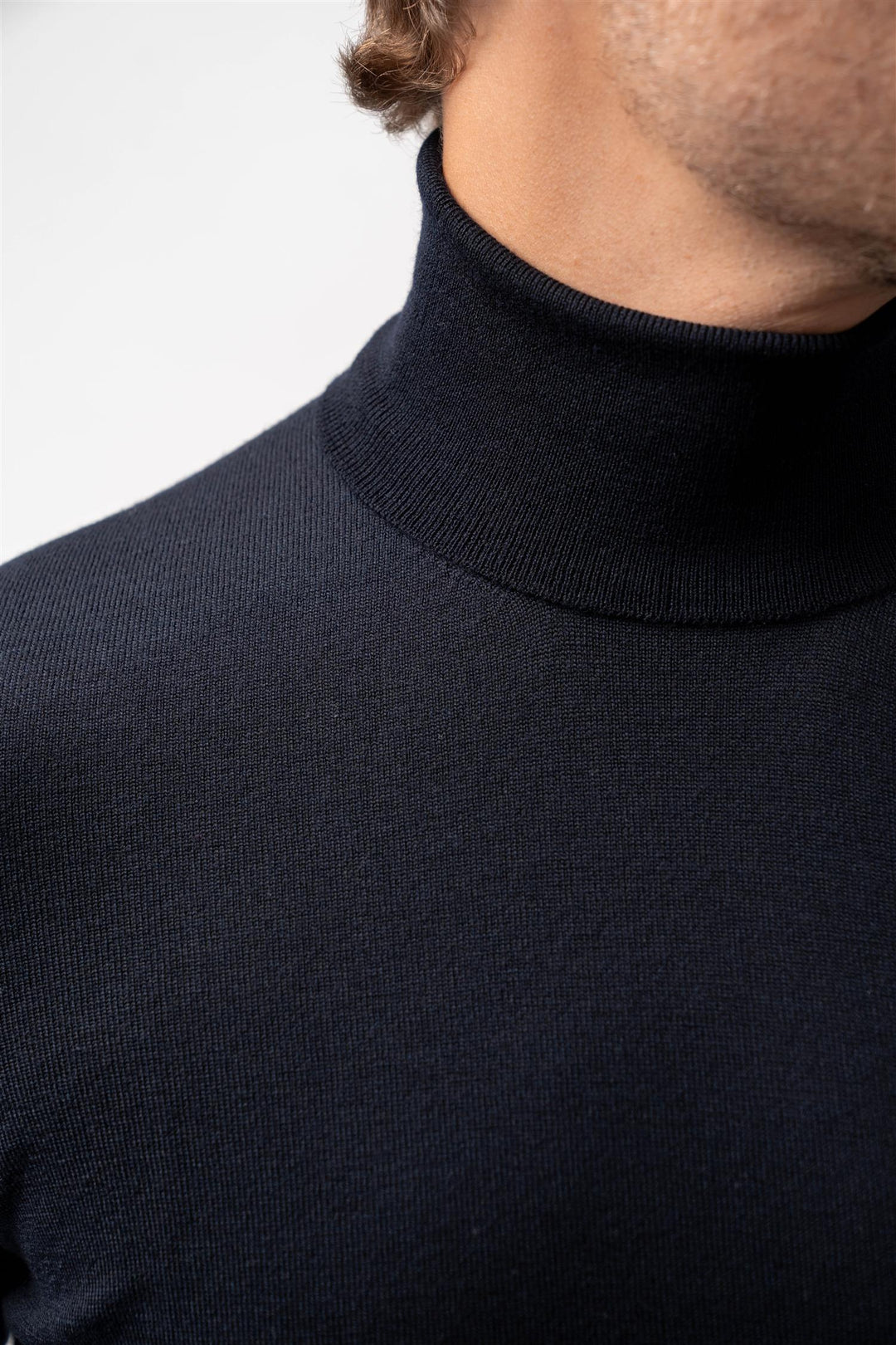 Turtle Neck Virgin Wool - Navy