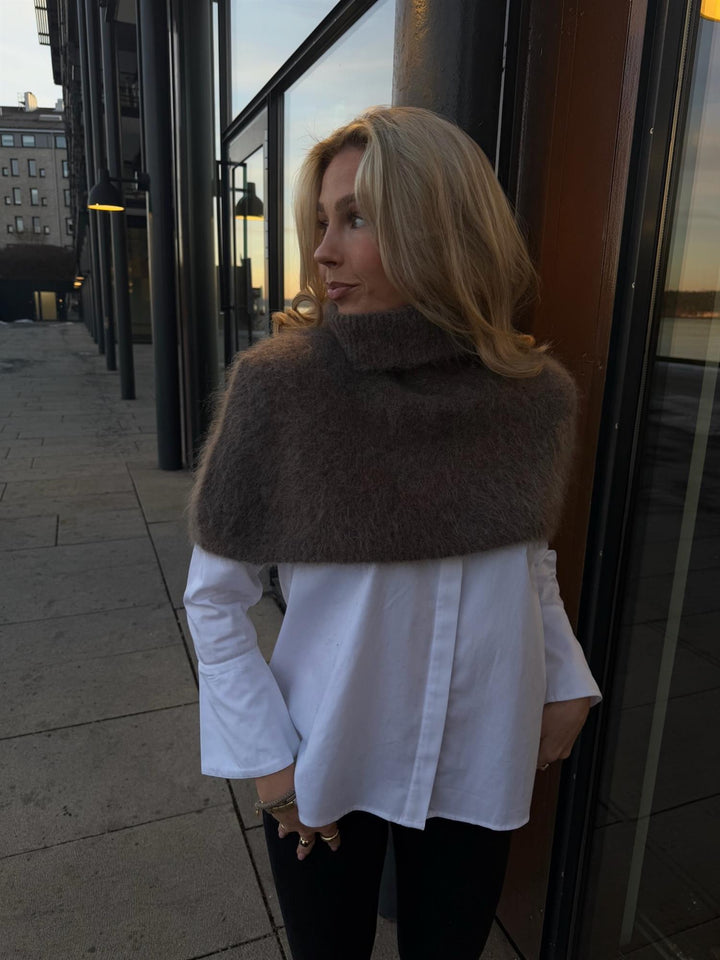 Sylvia Chunky Neck