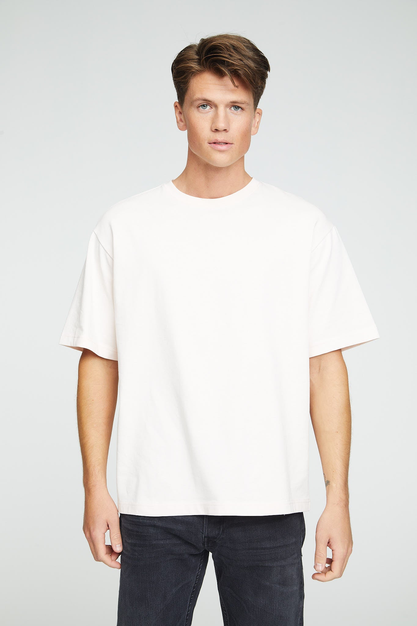 T-shirt white