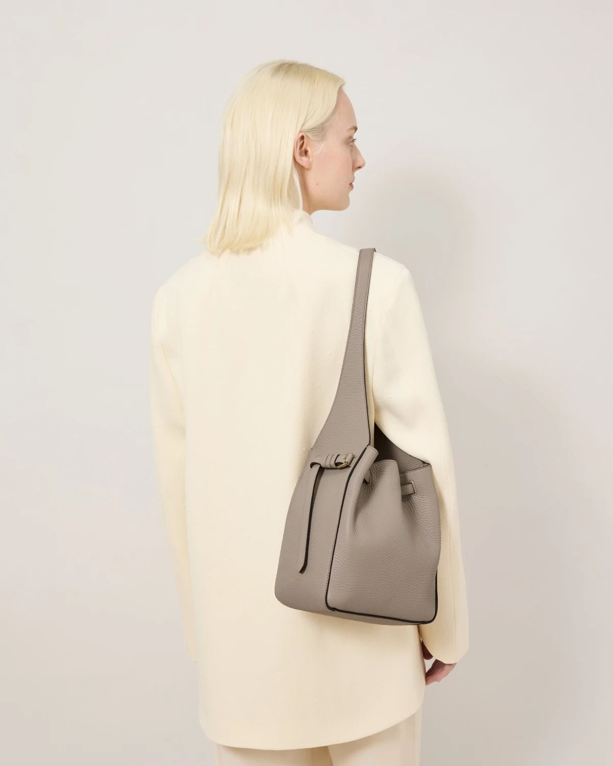 Small Lyra Bucket Cashmere Taupe Heavy Grain