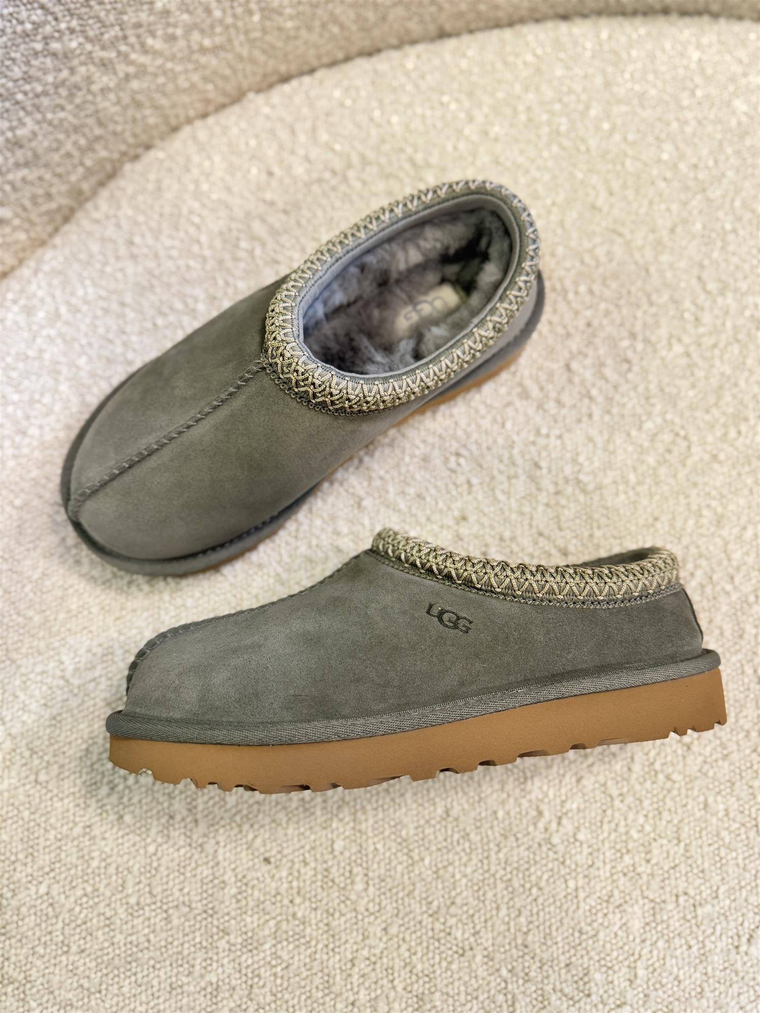 W Tasman - Moss Green