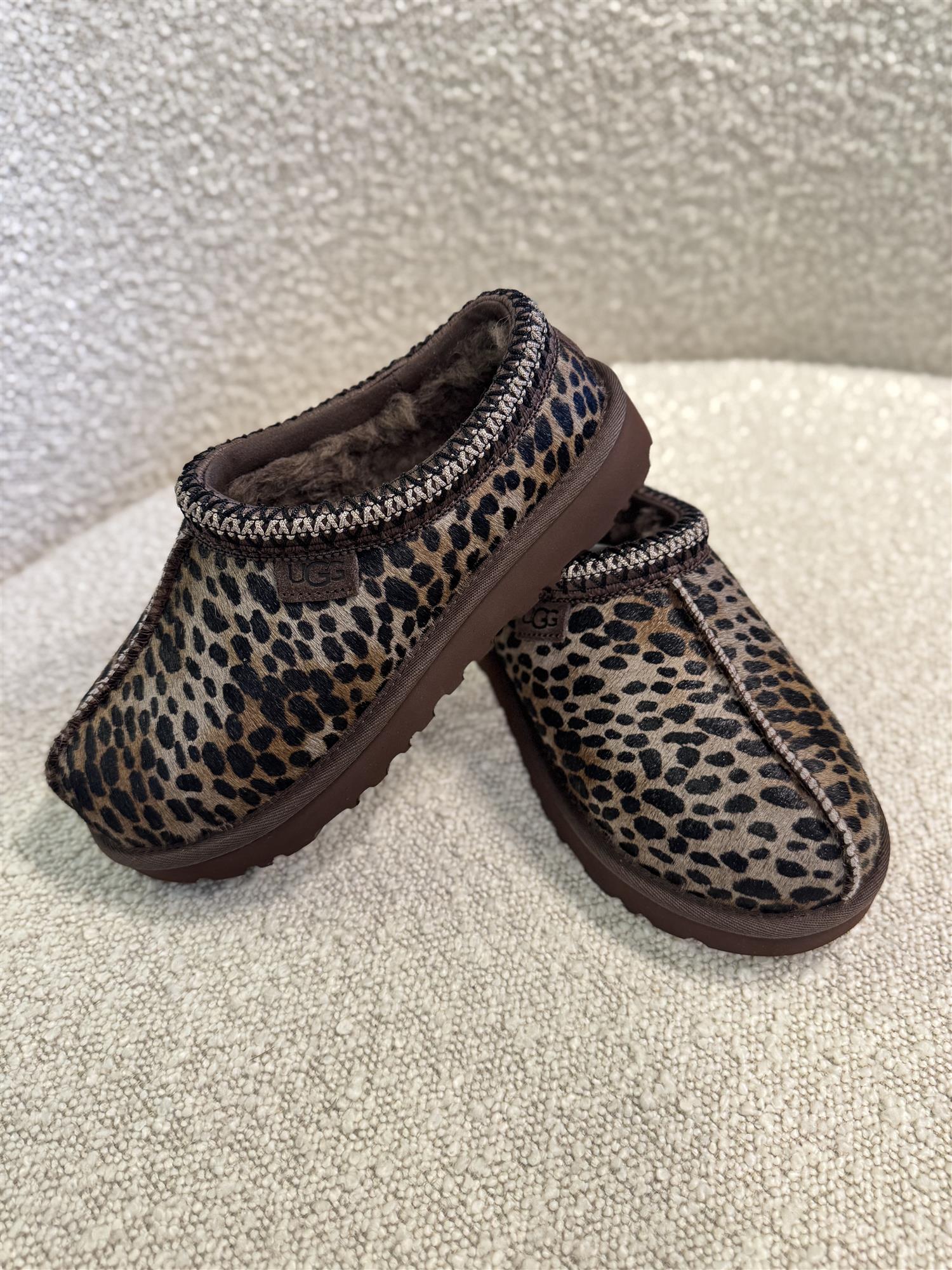 W Tasman Caspian Burnt Cedar