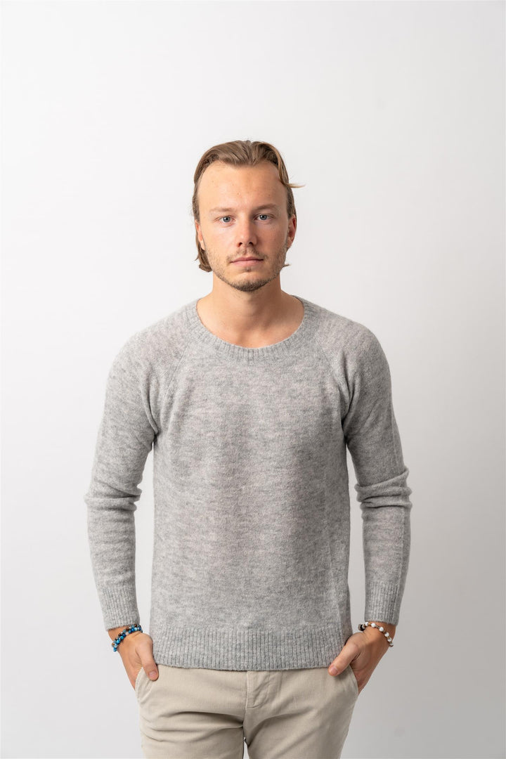 FUZZY O NECK Lysegrå